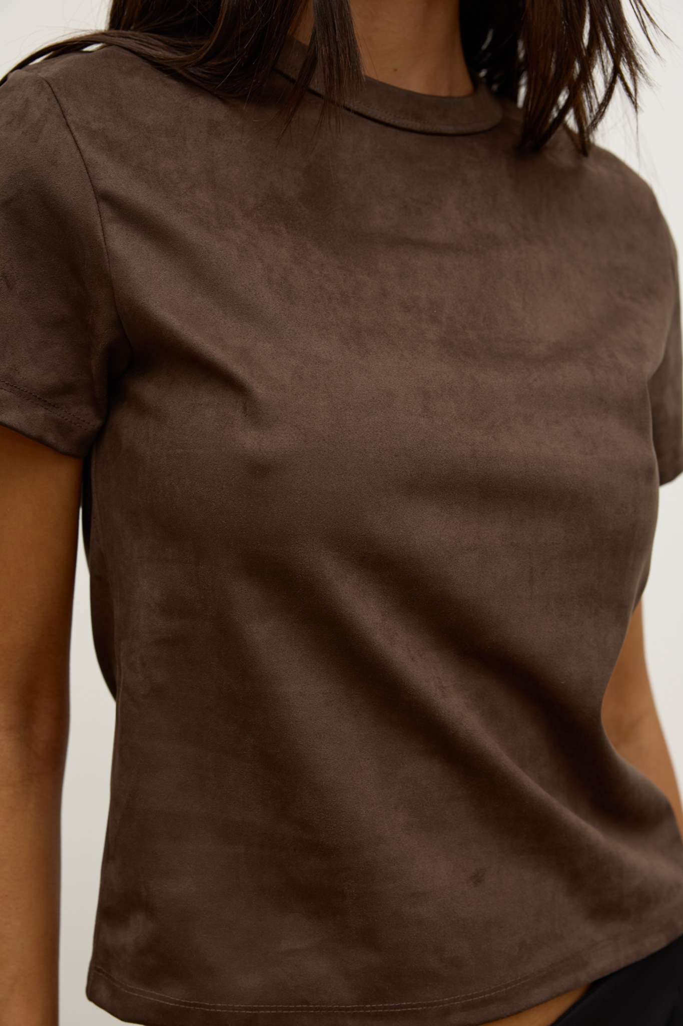 TESS FAUX SUEDE T-SHIRT - DARK ASHEN
